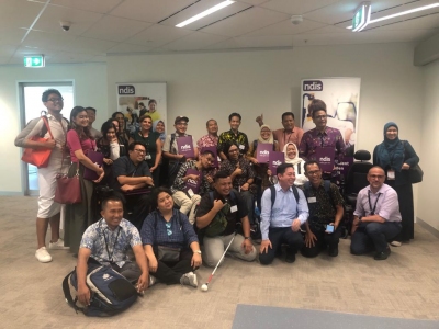 Program Perlindungan Sosial bagi Difabel di Indonesia: Charity atau berdasarkan HAM [Sebuah perbandingan dari Program Perlindungan Sosial di Australia]