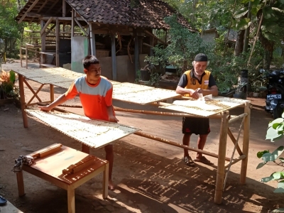 Berlatih Kepemimpinan Melalui Produksi Sale Pisang